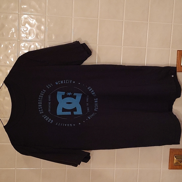 Mens Large DC Tshirt - Picture 2 of 3